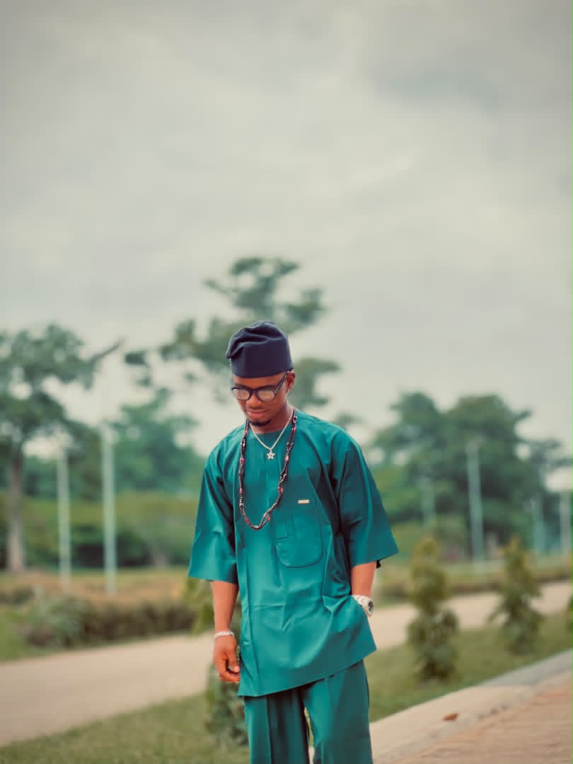AINA Victor Ebenezer (‎⁨HON.MԄ°B乇N) 